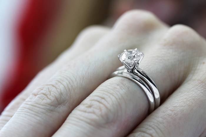 average cost of cartier engagement ring